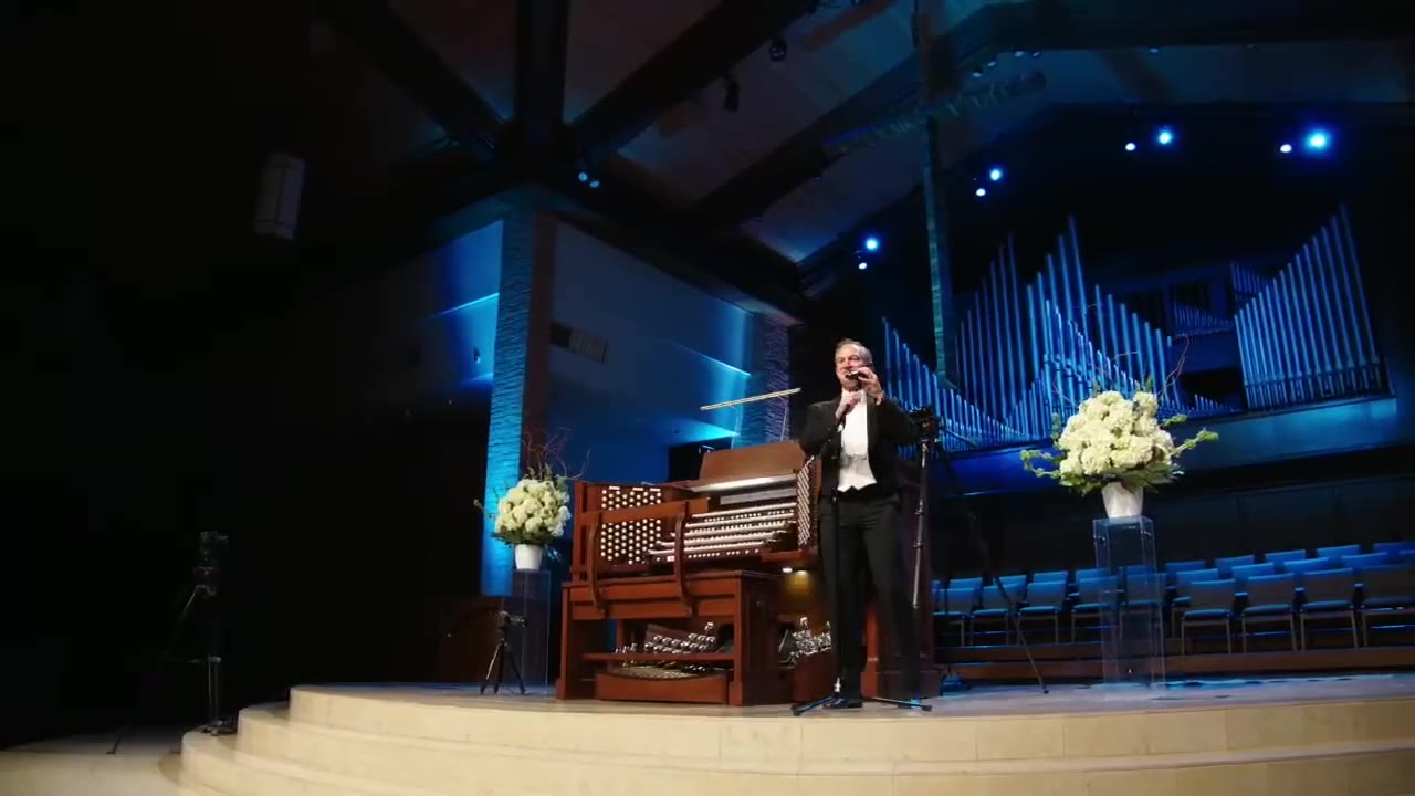 Bradley Hunter Welch at the Allen console at Chapelwood United Methodist Church